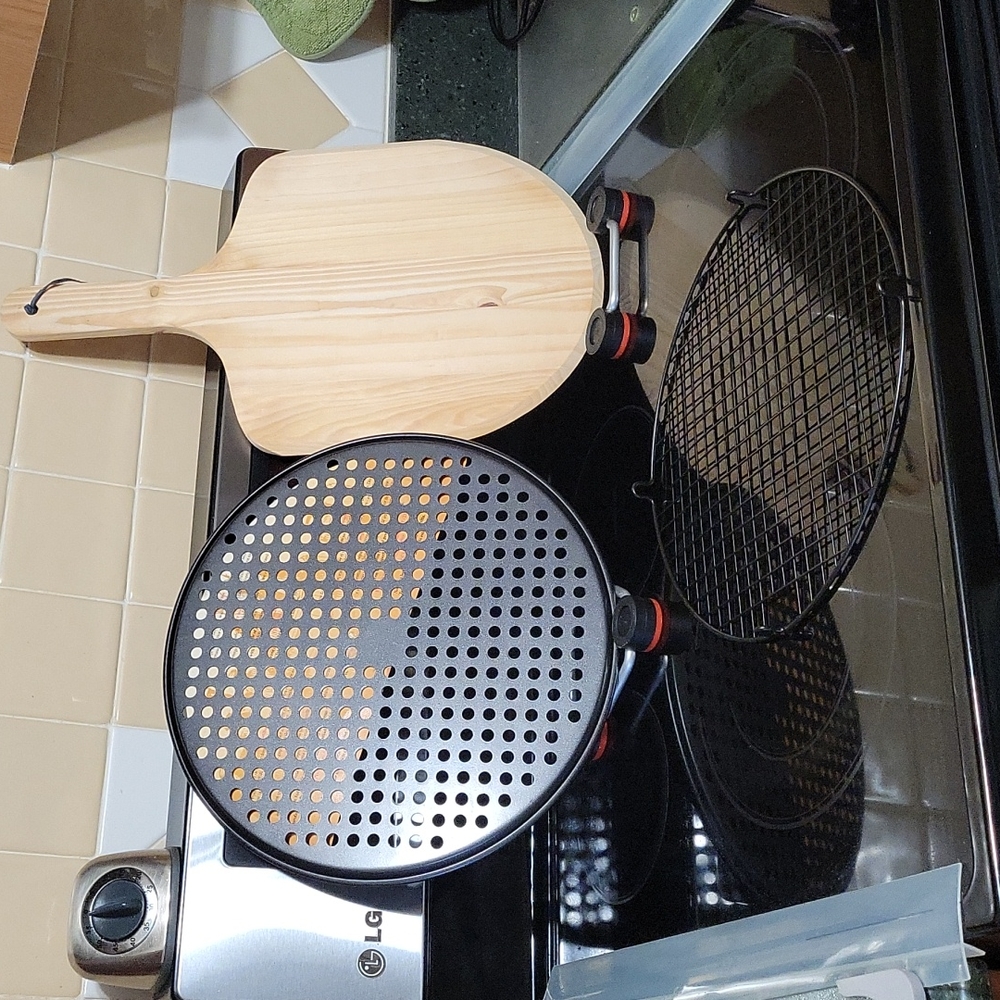 Three Pcs.Pizza Pan, Board & Rack. - Picture 3 of 11